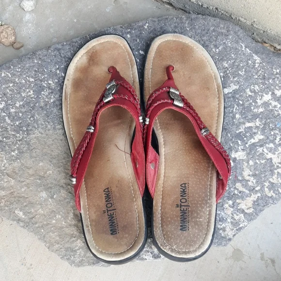 Minnetonka women's leather slip on sandal thong size 11. Western, boho. - Picture 5 of 5